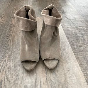 Vince Camuto size 8.5